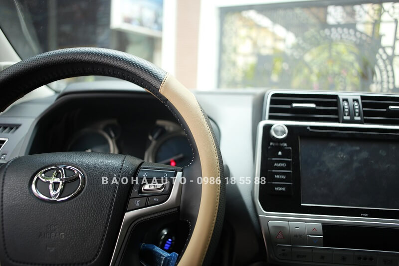 Bọc vô lăng ô tô Sparco da các bon – Dịch vụ bọc vô lăng ô tô cao cấp