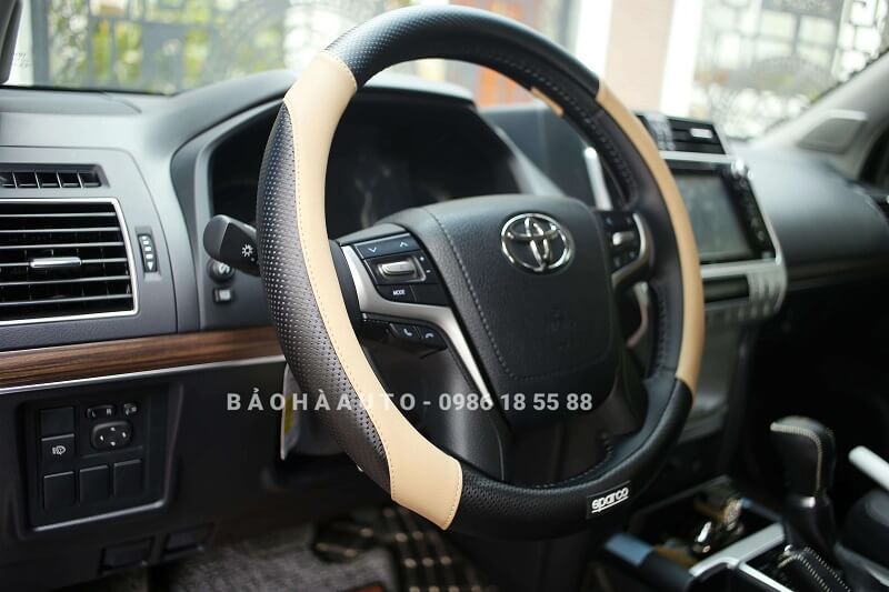 Bọc vô lăng ô tô Sparco da các bon – Dịch vụ bọc vô lăng ô tô cao cấp