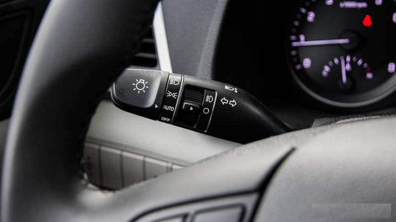Các nút điều khiển trên xe ô tô cần ghi nhớ khi học lái xe