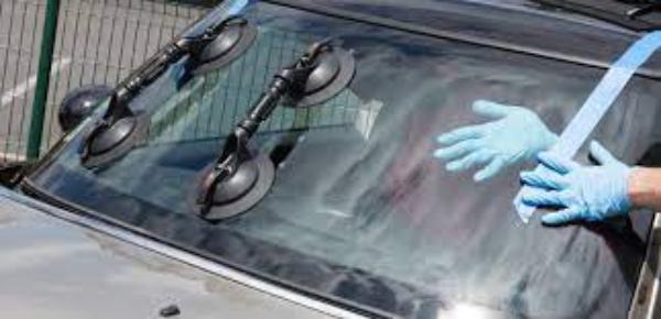 Cách thay kính chắn gió xe ô tô