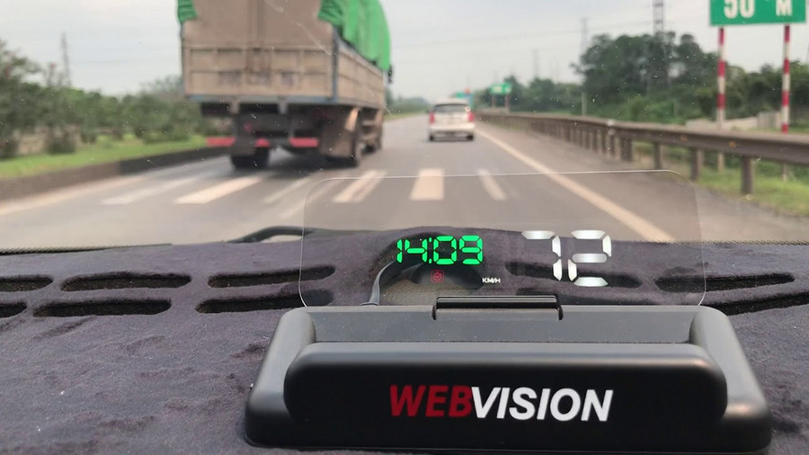 Giá Màn hình Webvision HUD S600 hiển thị thông tin trên kính lái