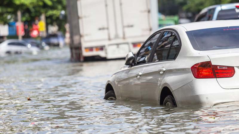 Sàn xe ô tô bị vô nước – Nguyên nhân và giải pháp xử lý